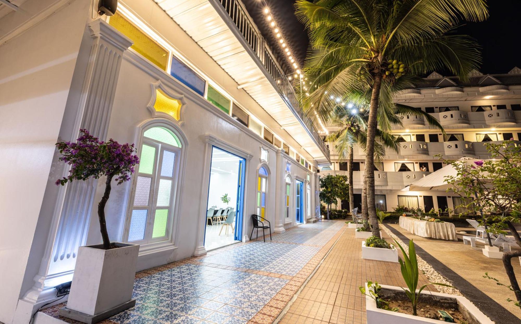 Blue Carina Hotel Phuket Exterior photo