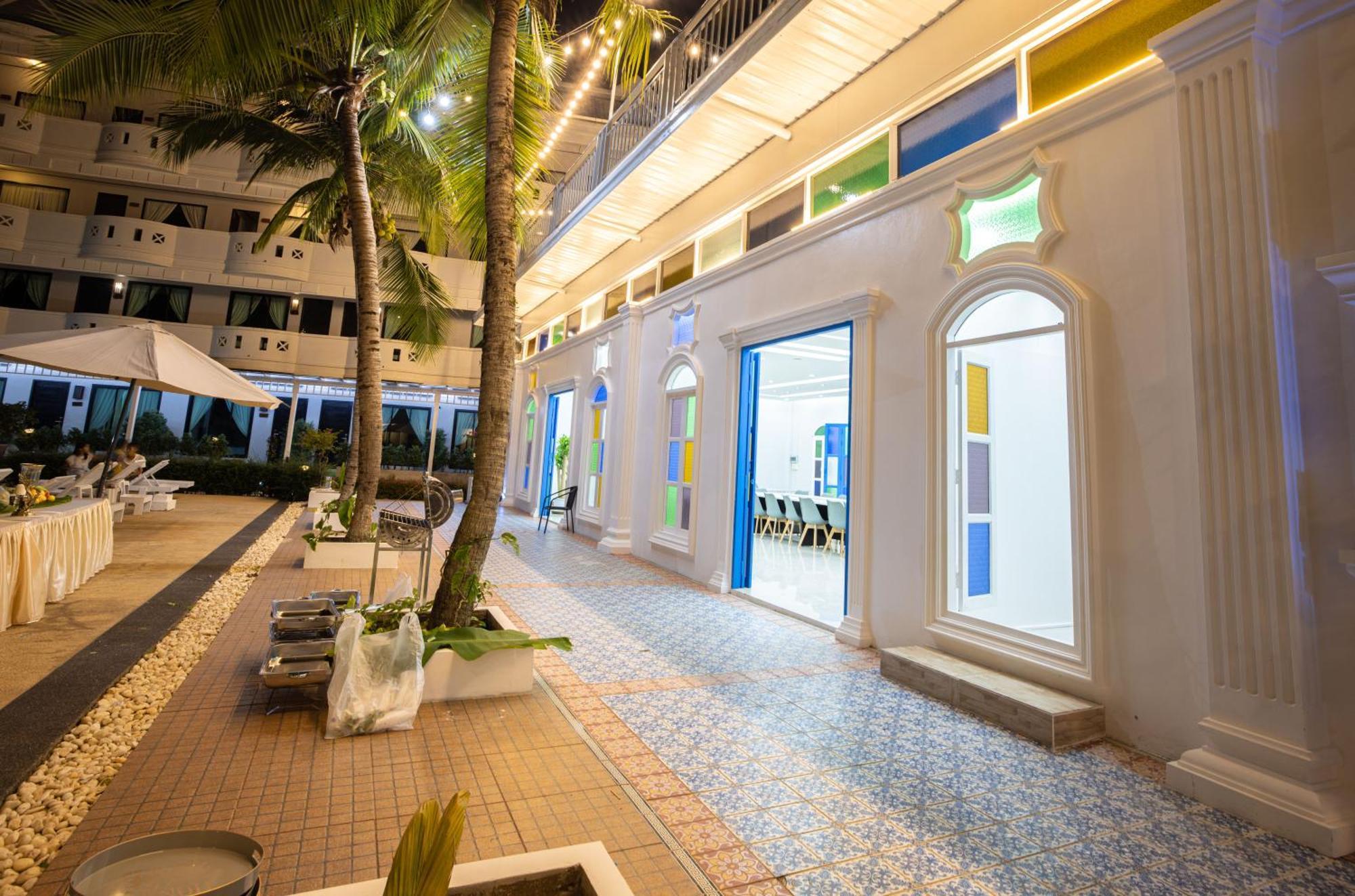 Blue Carina Hotel Phuket Exterior photo