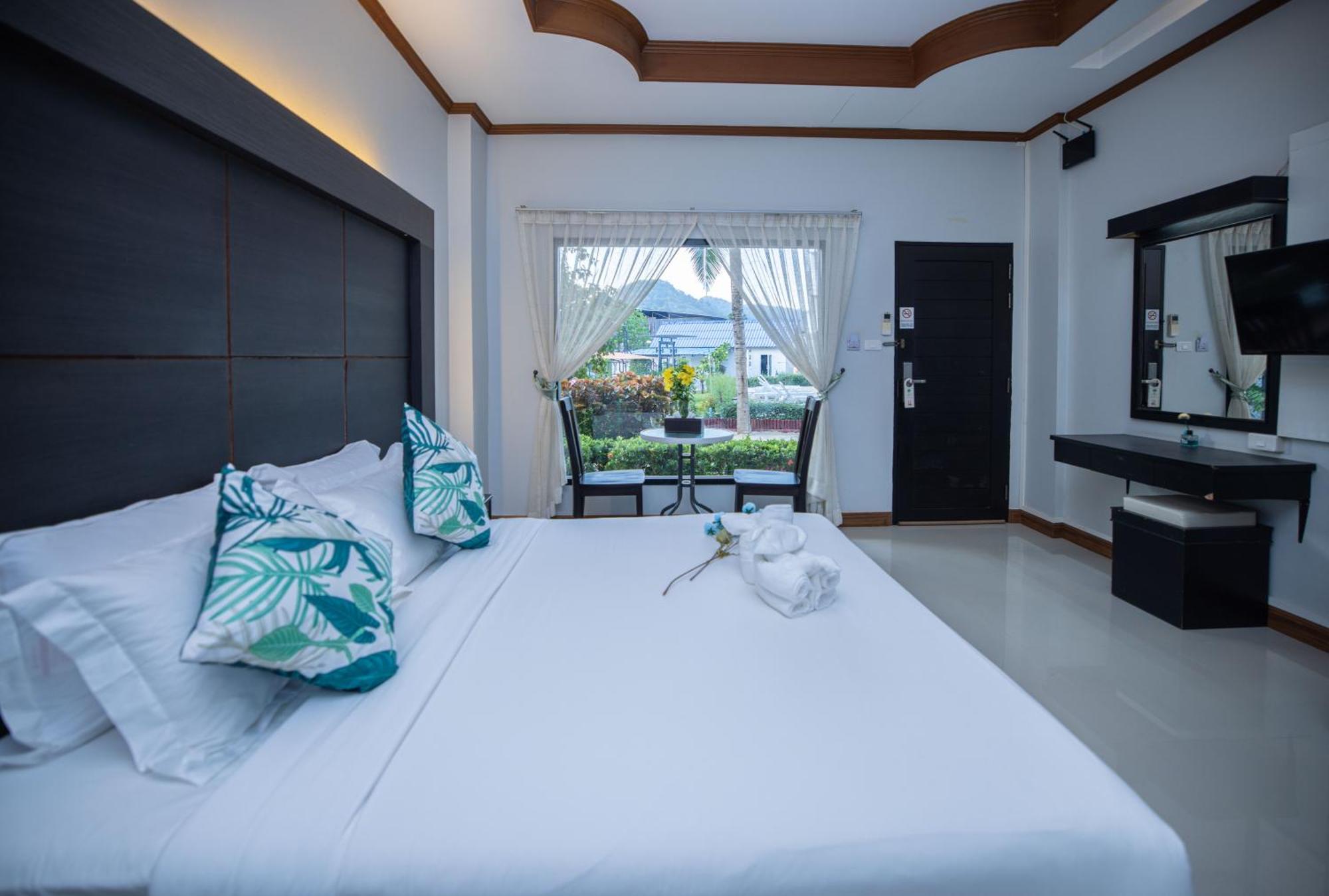 Blue Carina Hotel Phuket Exterior photo
